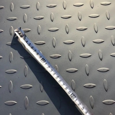 Hot Sale High-strength A36 Q235 Galvanized Checkered Plate 2mm 3mm 4mm Customized Galvanized Checkered Plate